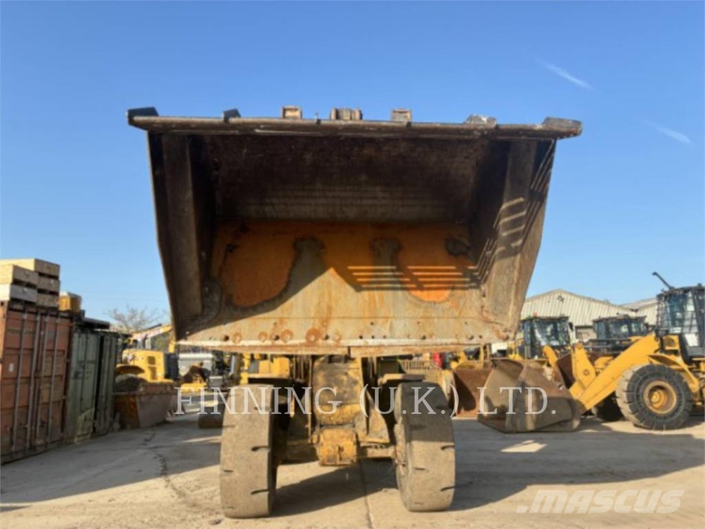 CAT 938M Iekrāvēji uz riteņiem