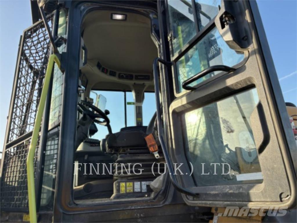 CAT 938M Iekrāvēji uz riteņiem