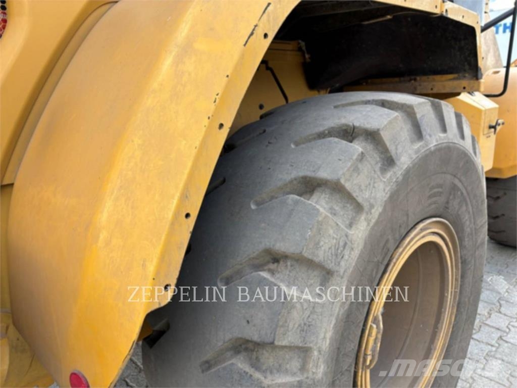 CAT 938M Iekrāvēji uz riteņiem