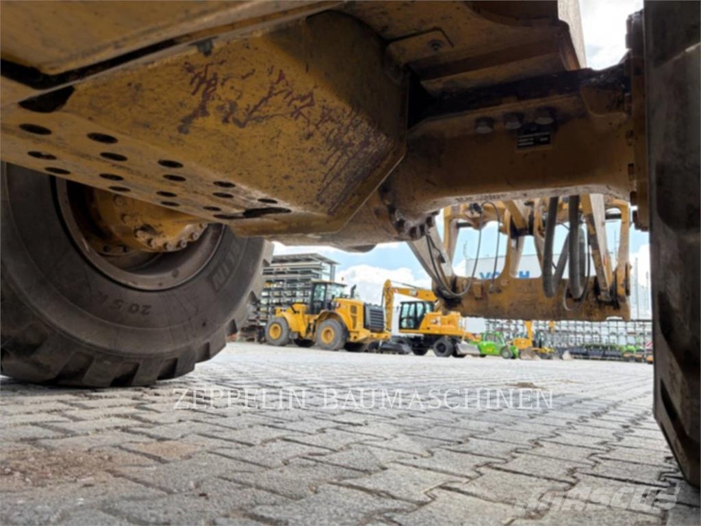 CAT 938M Iekrāvēji uz riteņiem