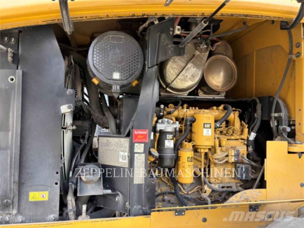 CAT 938M Iekrāvēji uz riteņiem