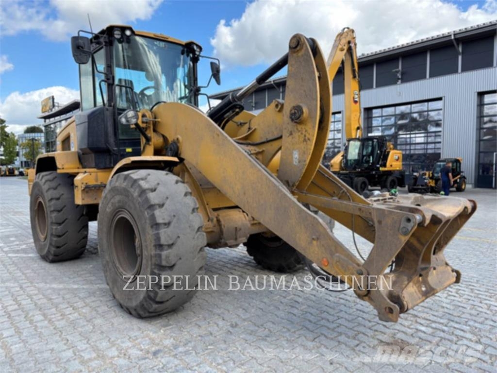 CAT 938M Iekrāvēji uz riteņiem