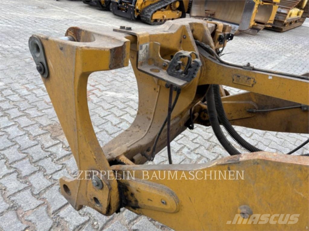 CAT 938M Iekrāvēji uz riteņiem