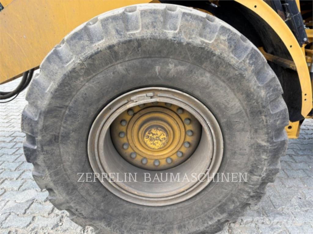CAT 938M Iekrāvēji uz riteņiem