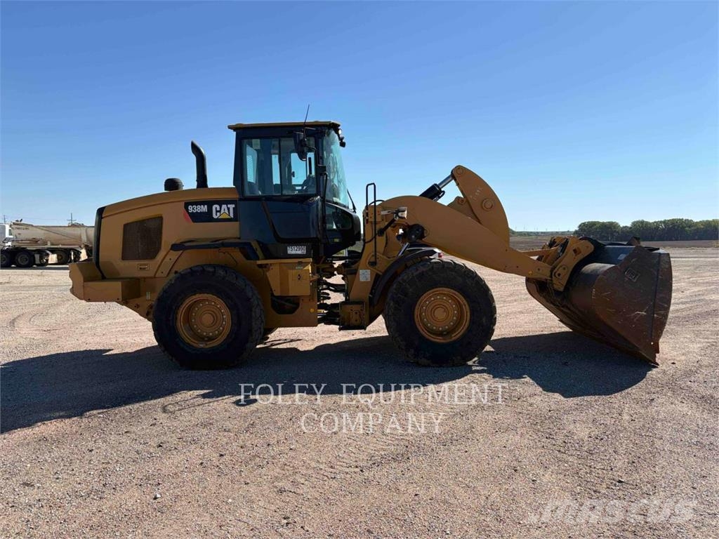 CAT 938M Pale gommate