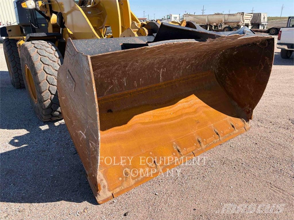 CAT 938M Pale gommate