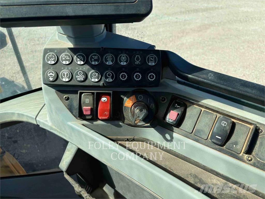 CAT 938M Pale gommate
