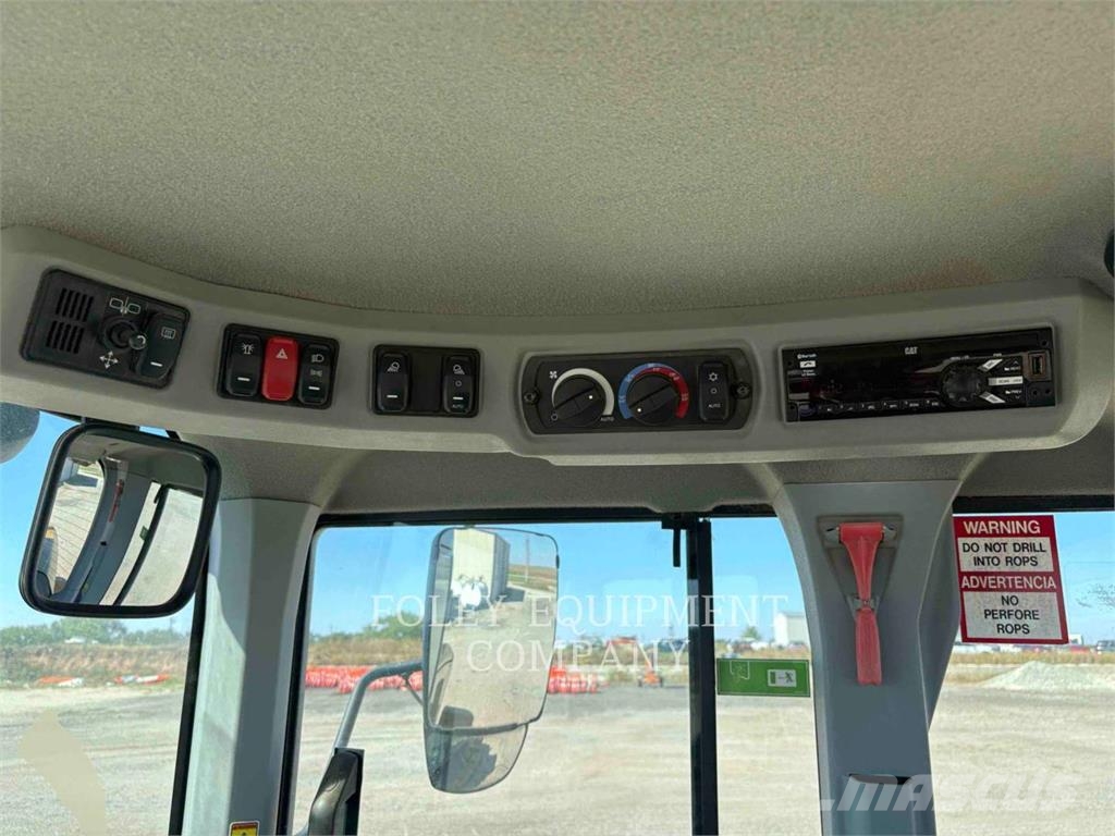 CAT 938M Pale gommate