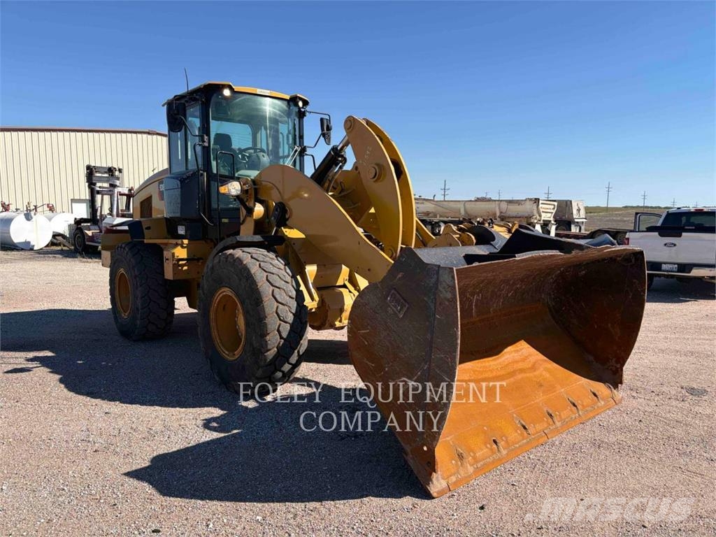 CAT 938M Pale gommate