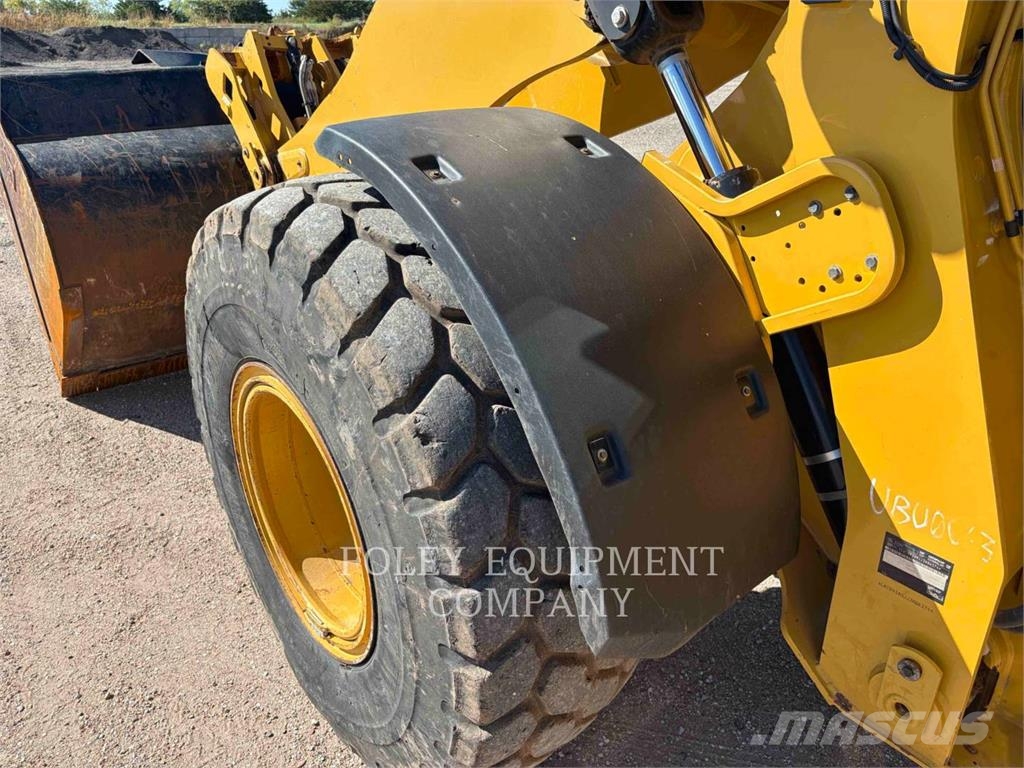 CAT 938M Pale gommate