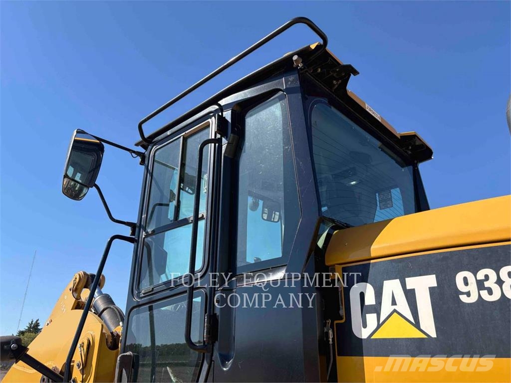 CAT 938M Pale gommate