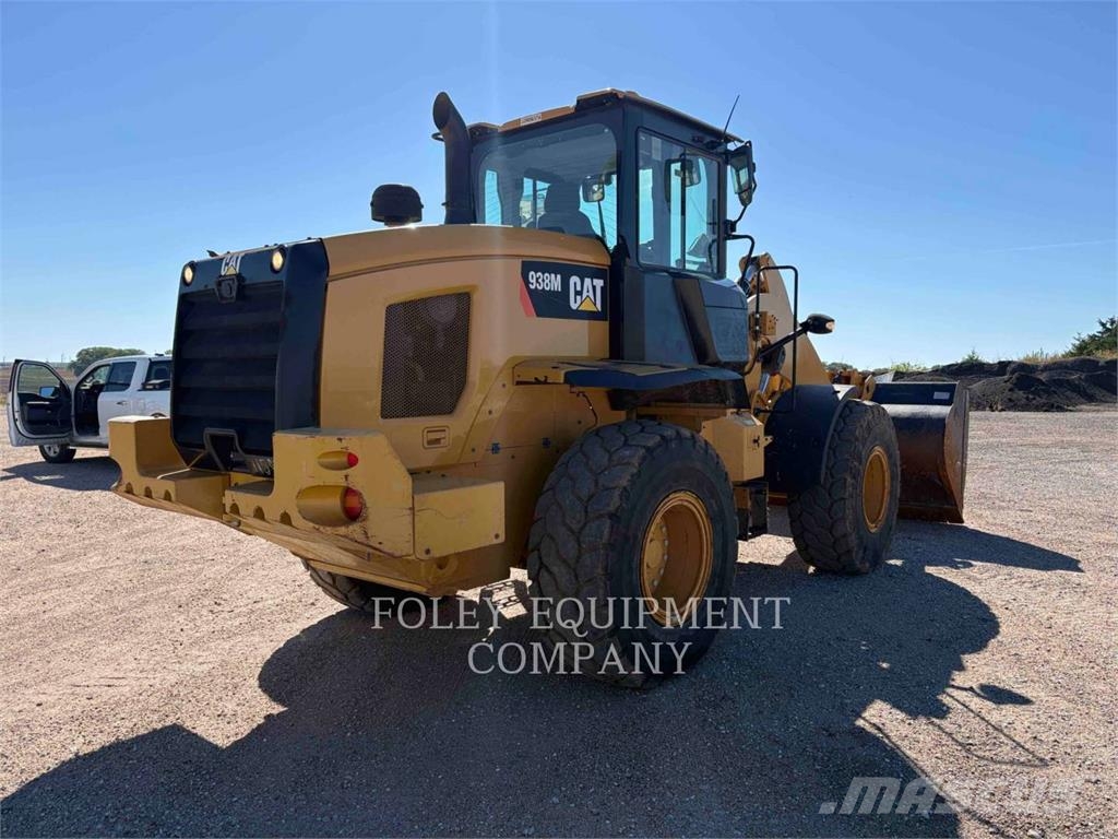 CAT 938M Pale gommate