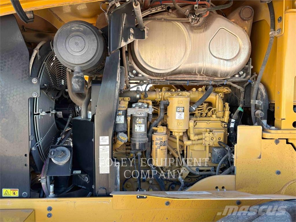 CAT 938M Pale gommate