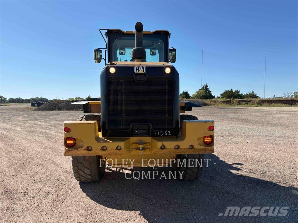 CAT 938M Pale gommate