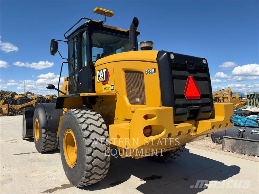 CAT 938M Iekrāvēji uz riteņiem