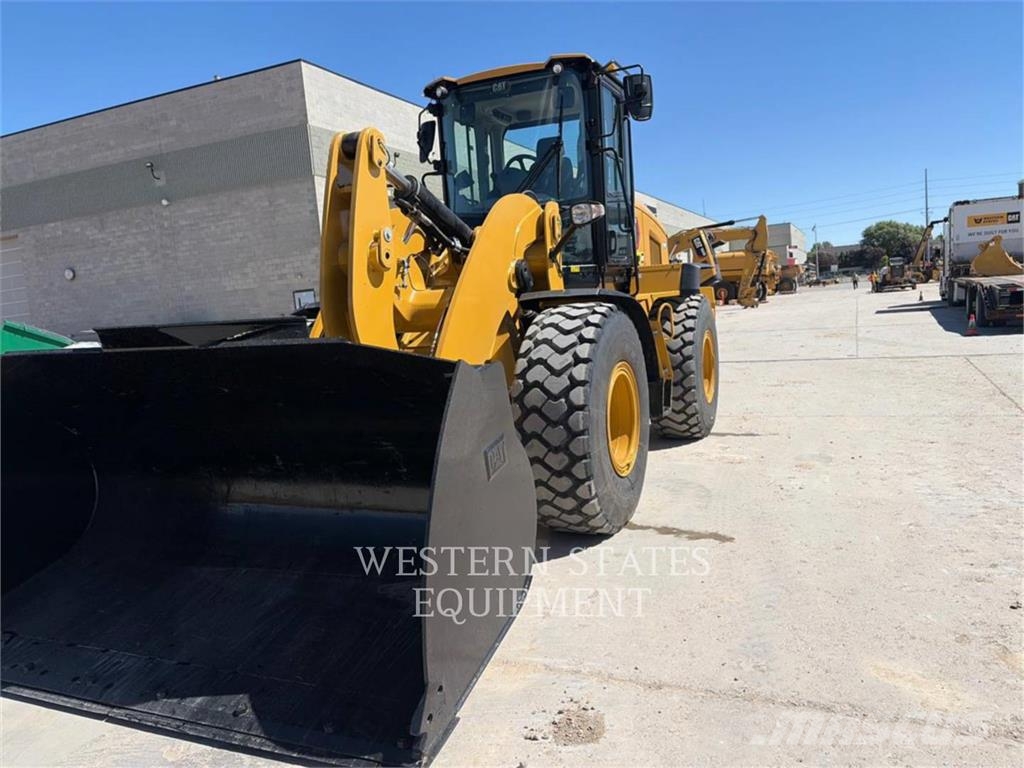 CAT 938M Iekrāvēji uz riteņiem