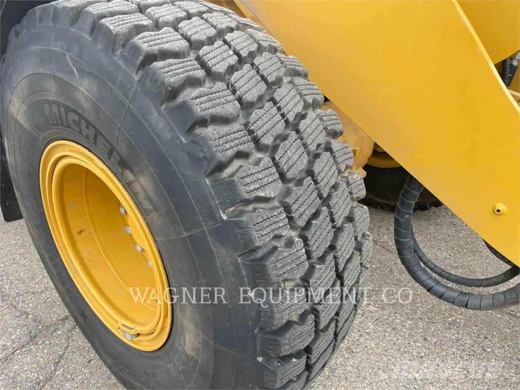 CAT 938M Iekrāvēji uz riteņiem