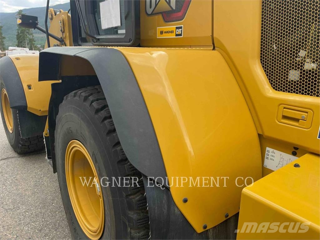 CAT 938M Iekrāvēji uz riteņiem