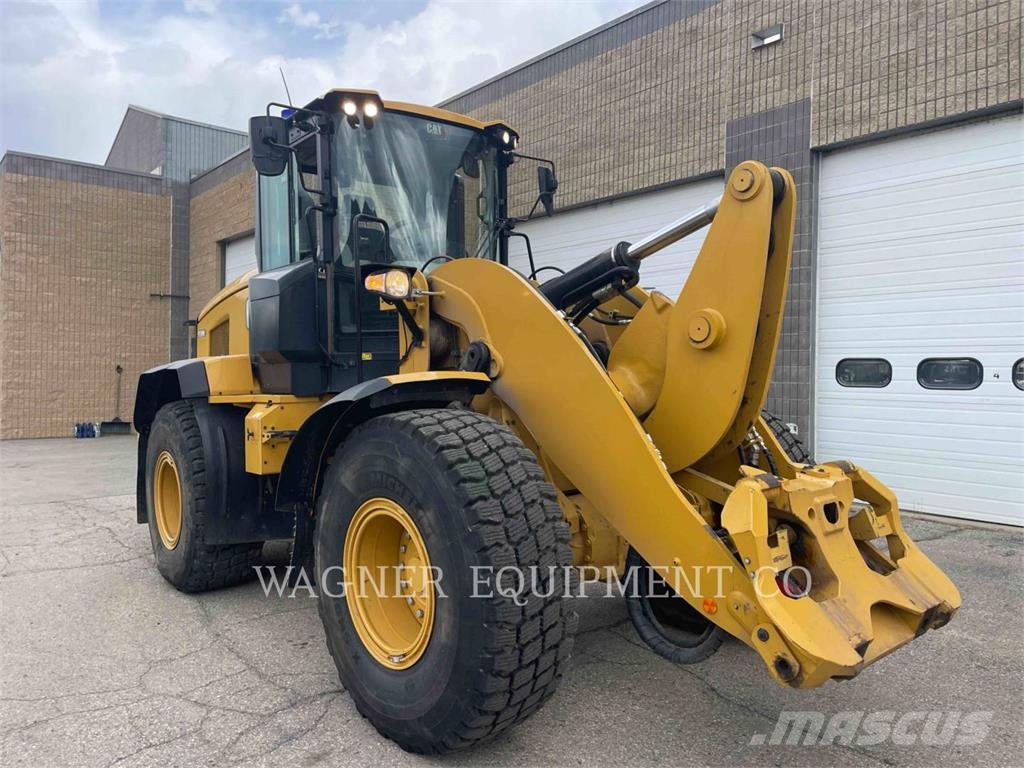 CAT 938M Iekrāvēji uz riteņiem