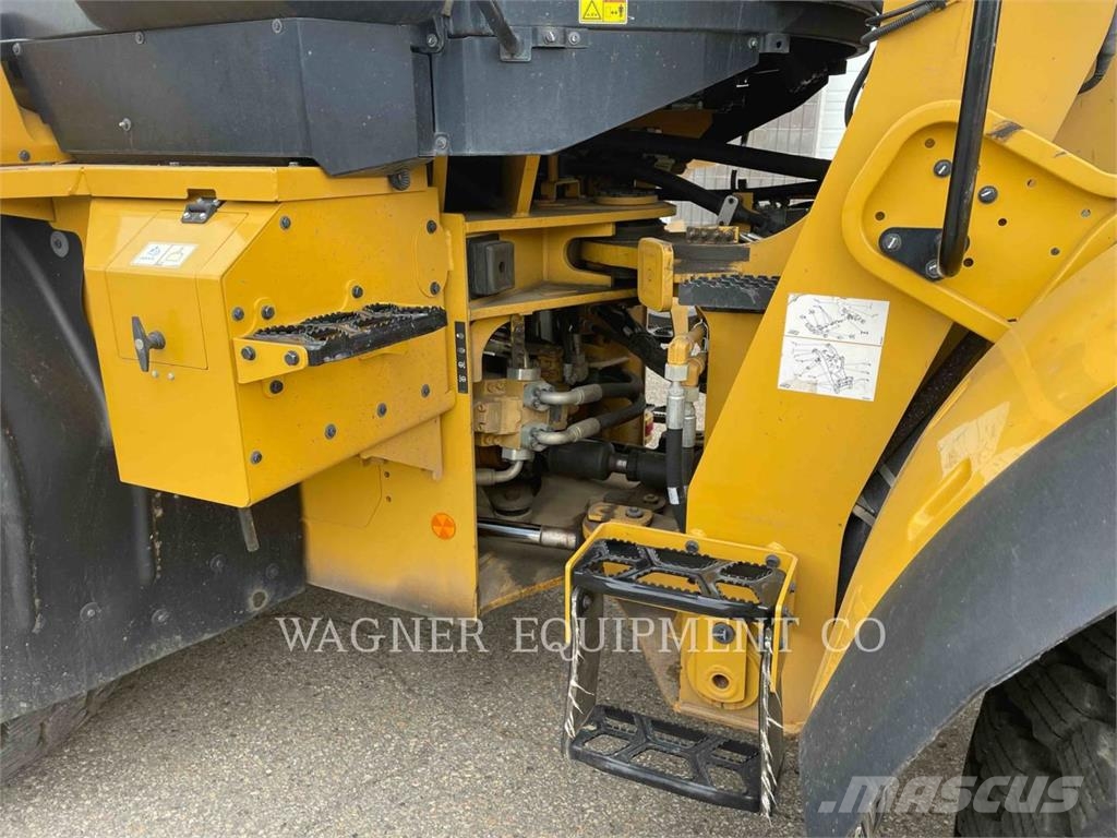 CAT 938M Iekrāvēji uz riteņiem