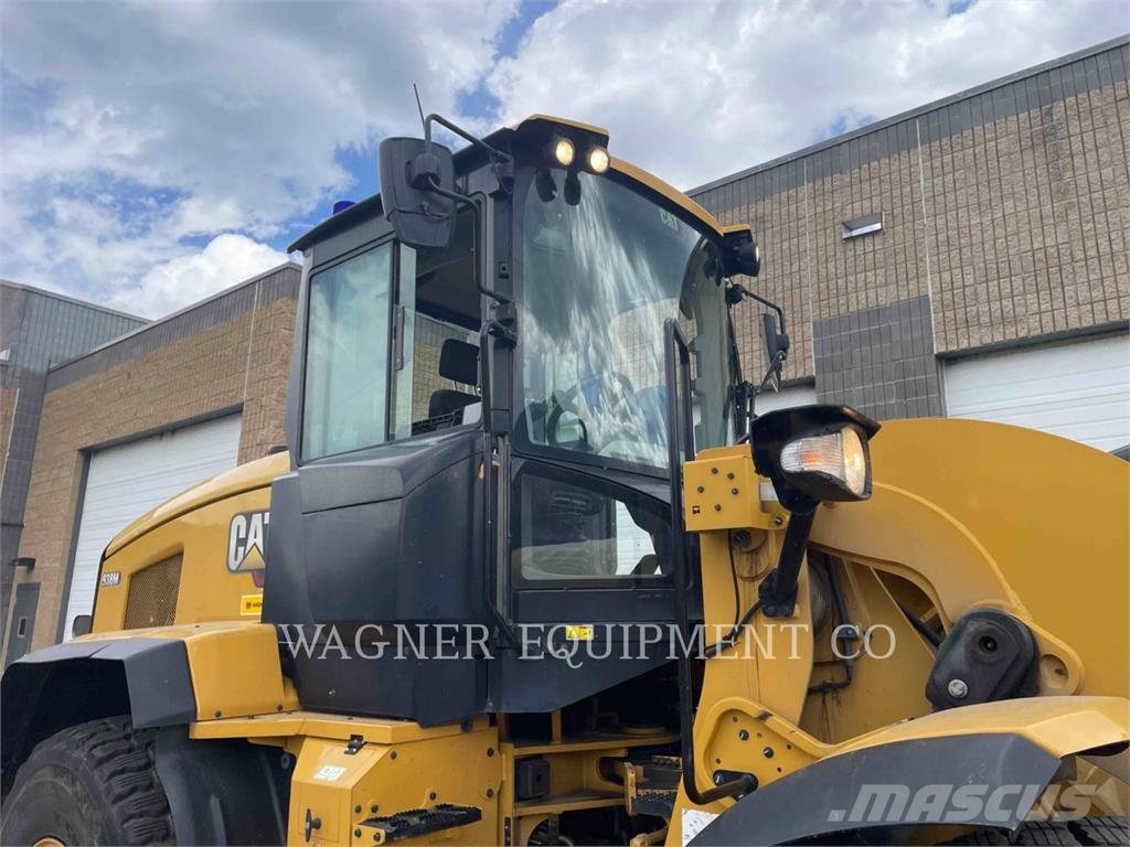 CAT 938M Iekrāvēji uz riteņiem