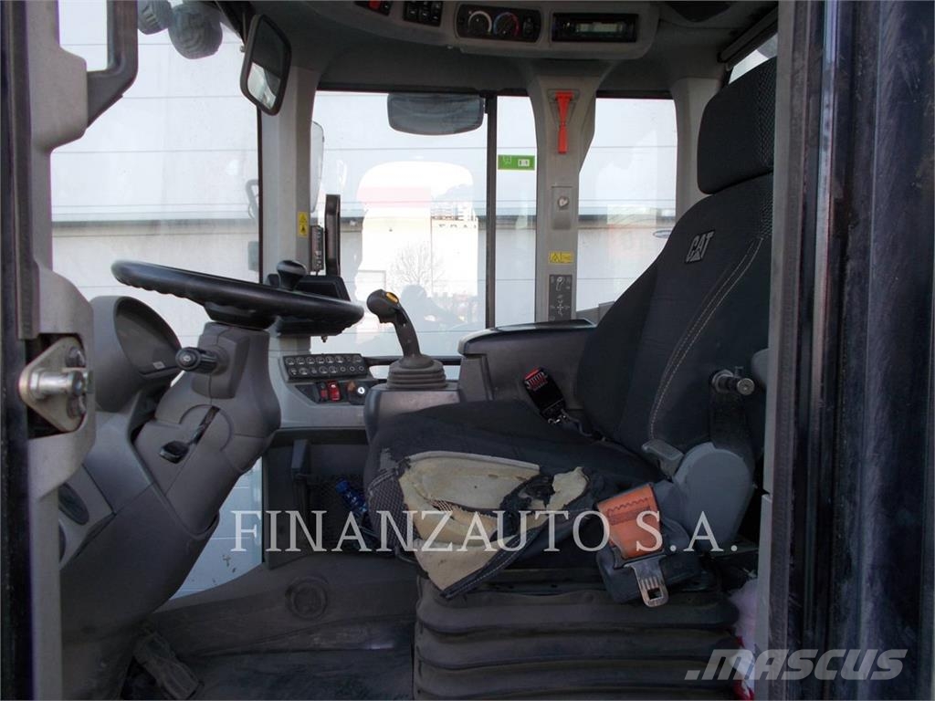 CAT 938M Rataslaadurid