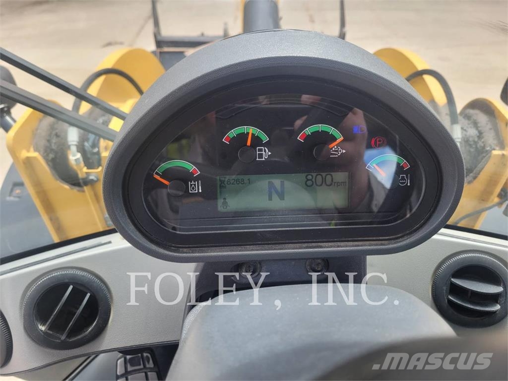 CAT 938M Kolesni nakladalci