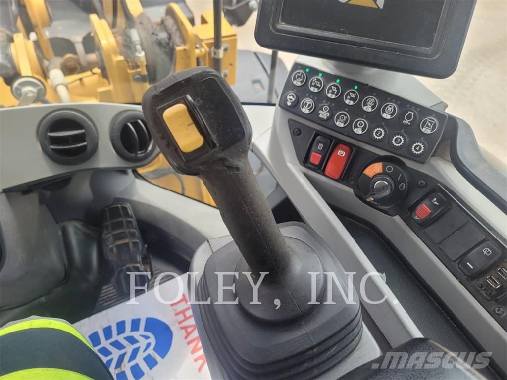 CAT 938M Kolesni nakladalci