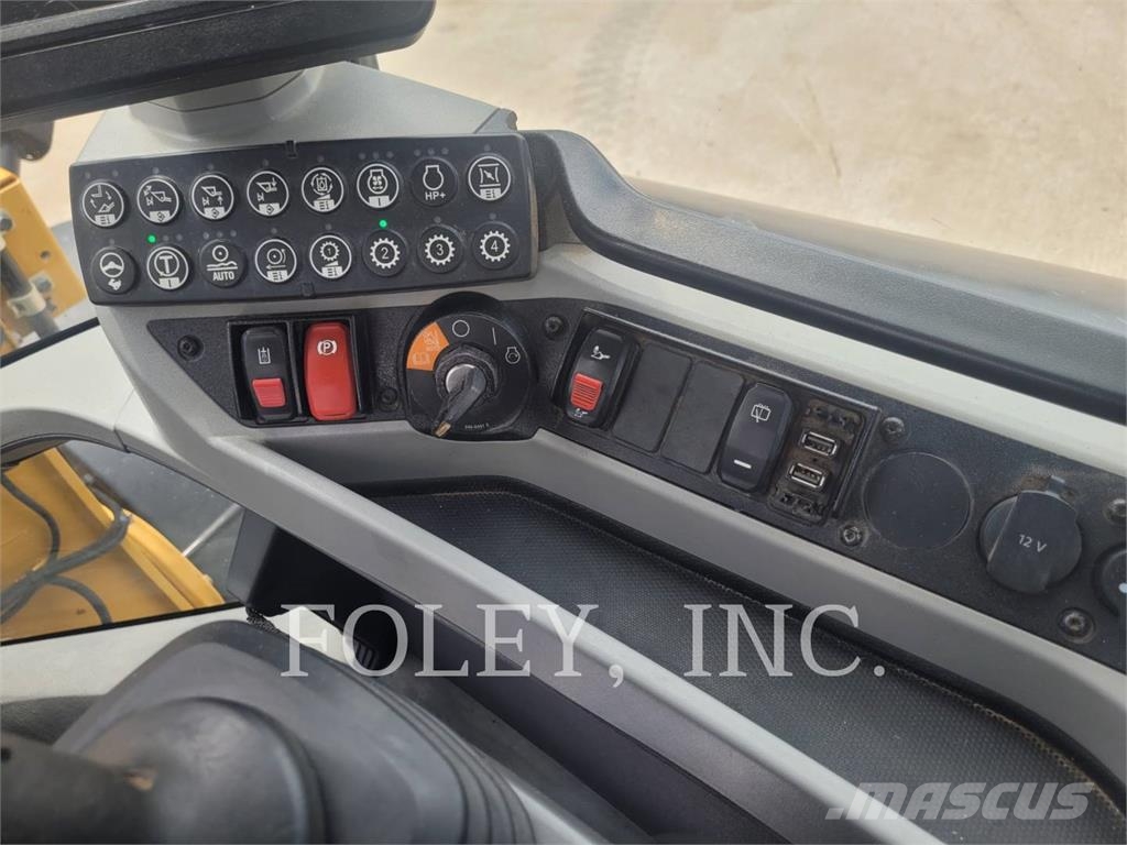 CAT 938M Kolesni nakladalci