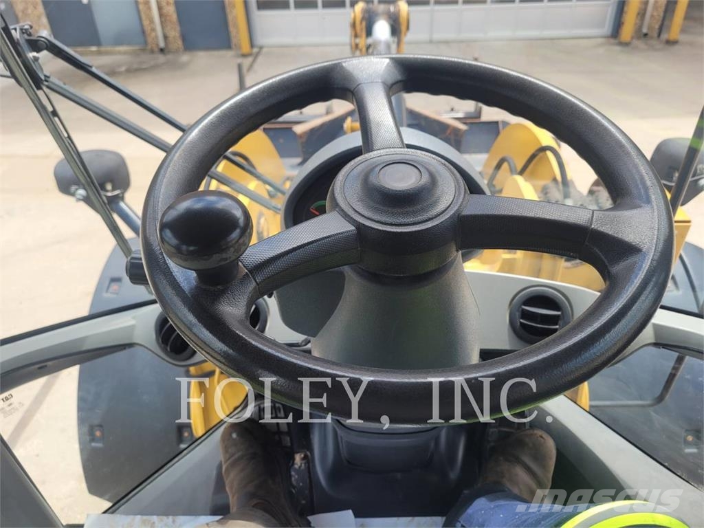 CAT 938M Kolesni nakladalci