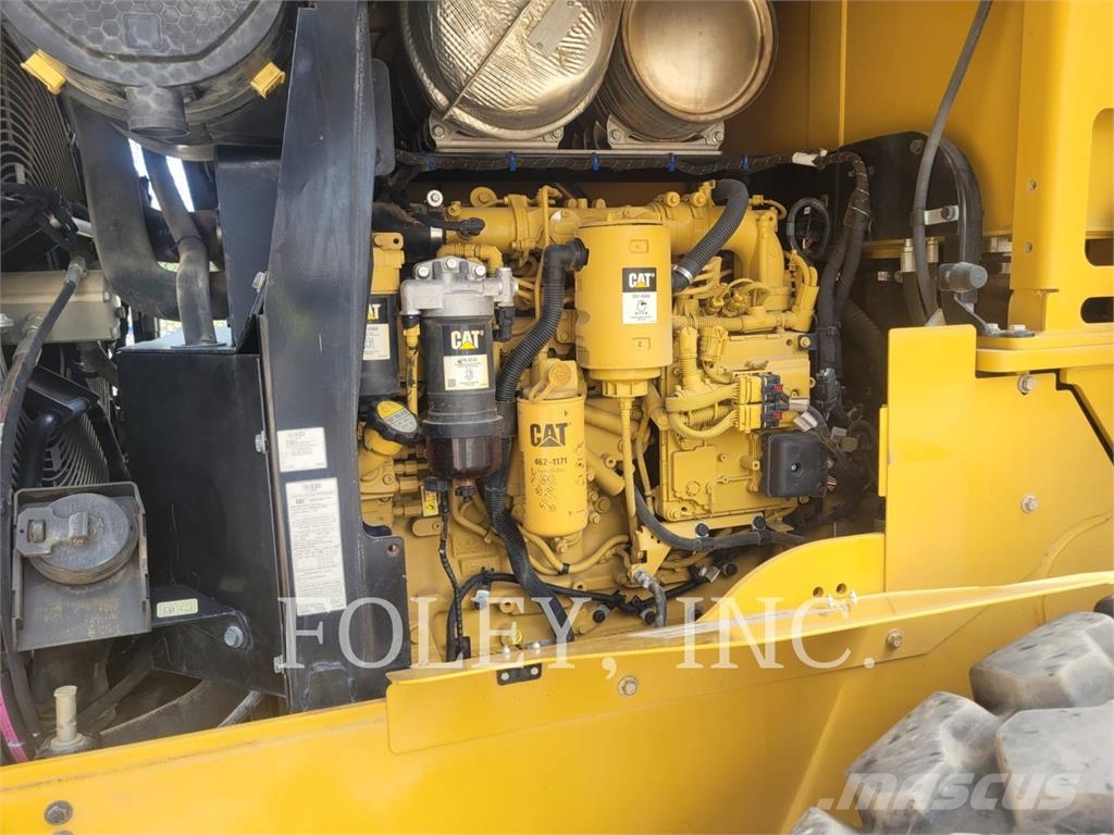 CAT 938M Kolesni nakladalci