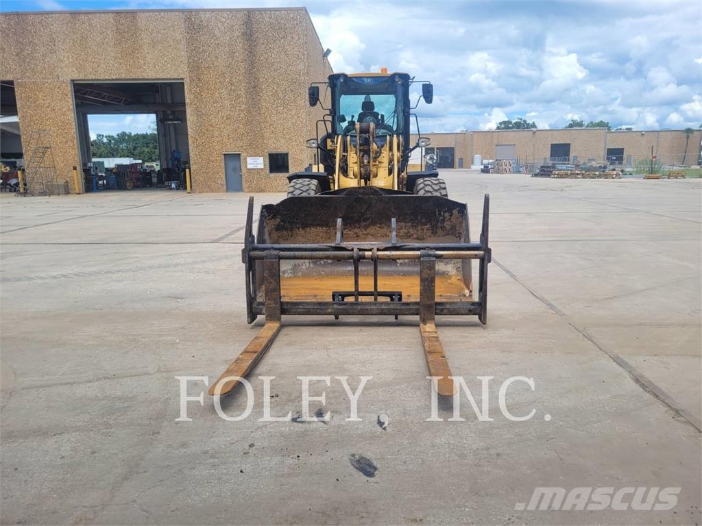 CAT 938M Kolesni nakladalci