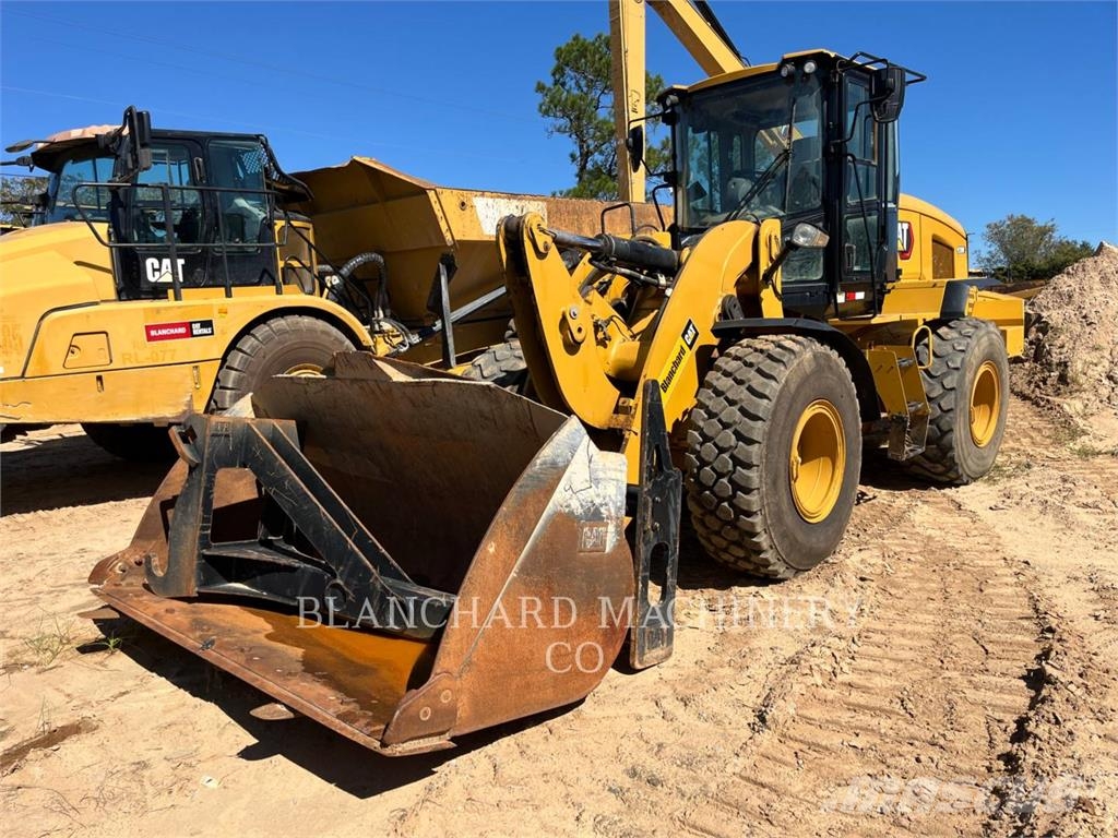 CAT 938M Iekrāvēji uz riteņiem