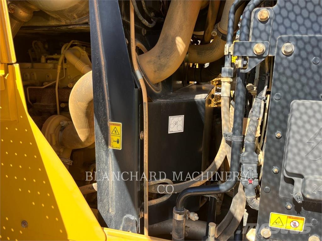 CAT 938M Iekrāvēji uz riteņiem