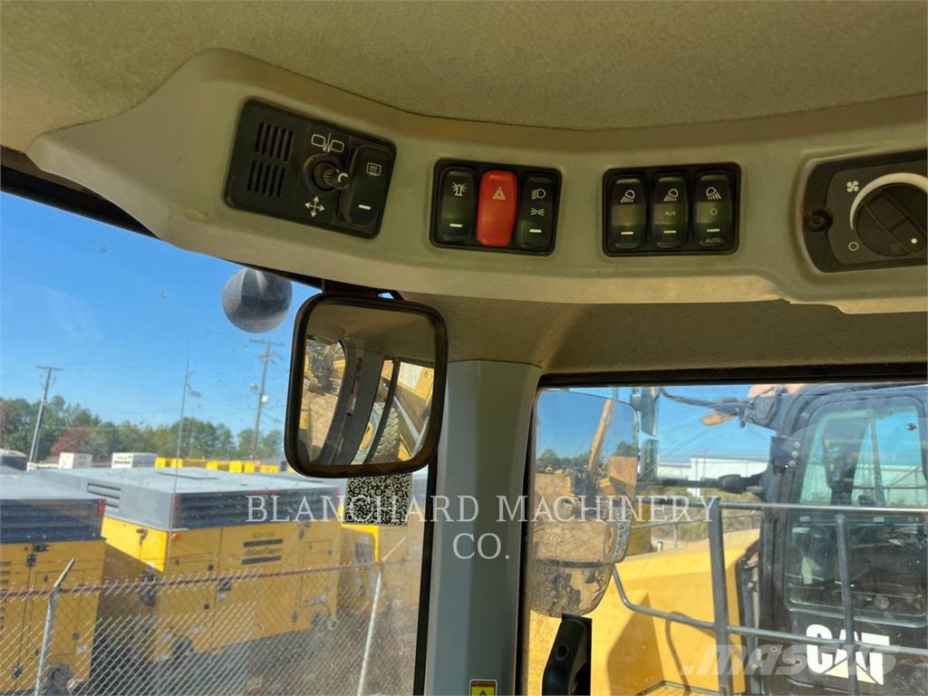 CAT 938M Iekrāvēji uz riteņiem
