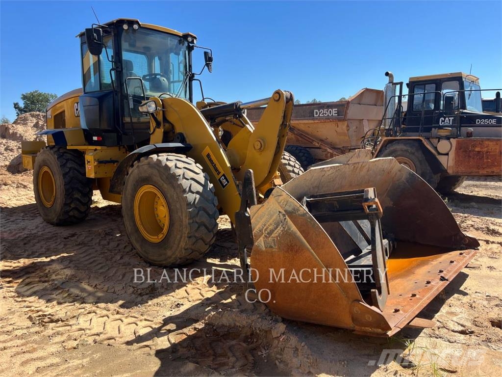 CAT 938M Iekrāvēji uz riteņiem