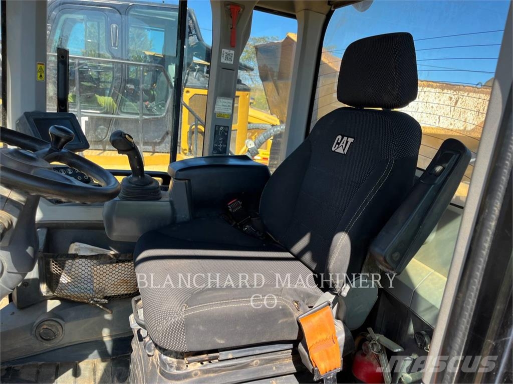 CAT 938M Iekrāvēji uz riteņiem