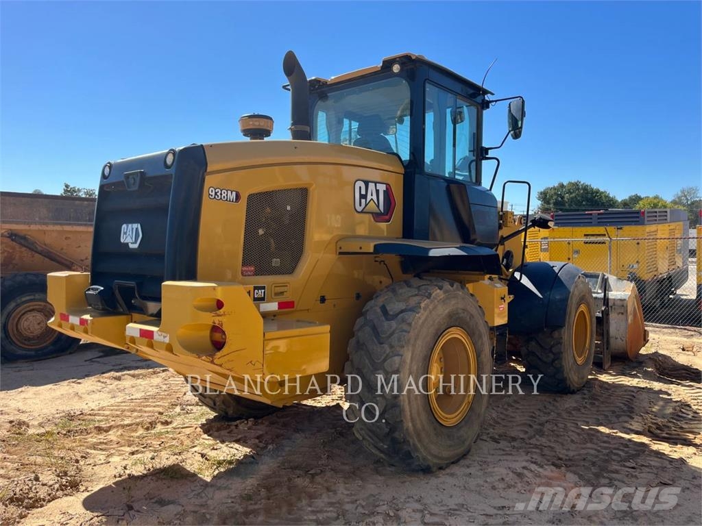CAT 938M Iekrāvēji uz riteņiem