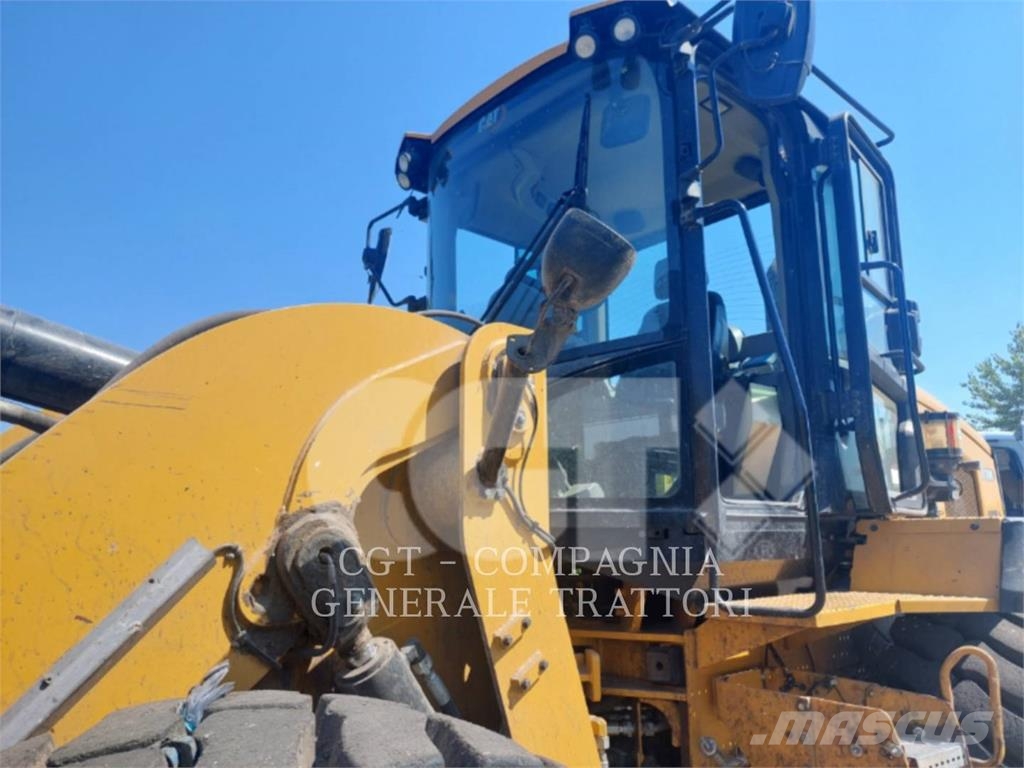 CAT 938M Колесни товарачи