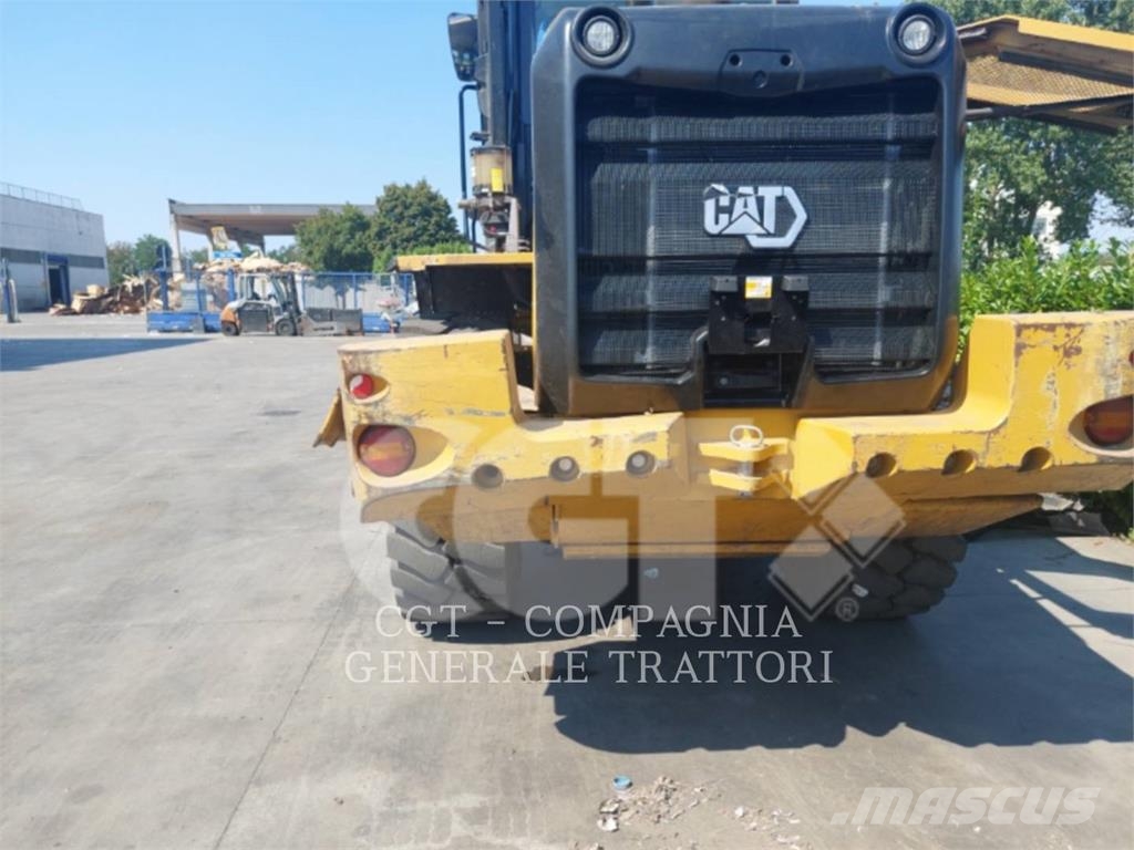 CAT 938M Колесни товарачи