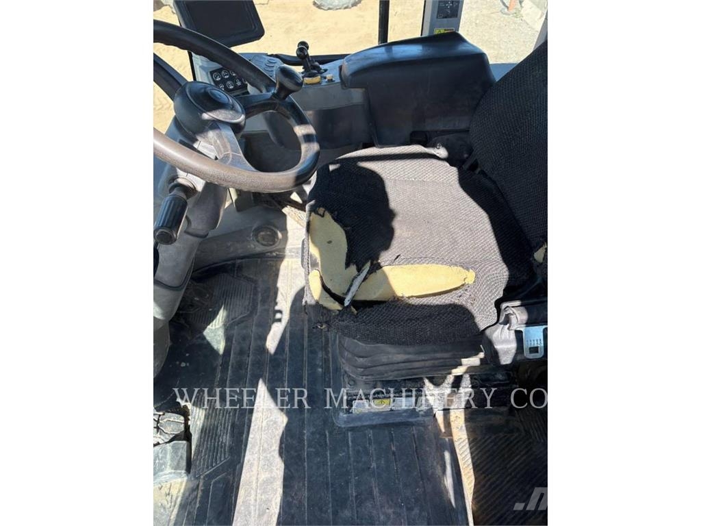 CAT 938M QC Gumikerekes homlokrakodók