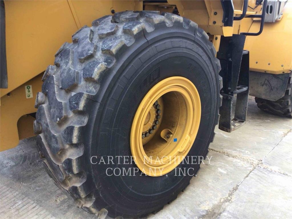 CAT 950-14 لوادر بعجل