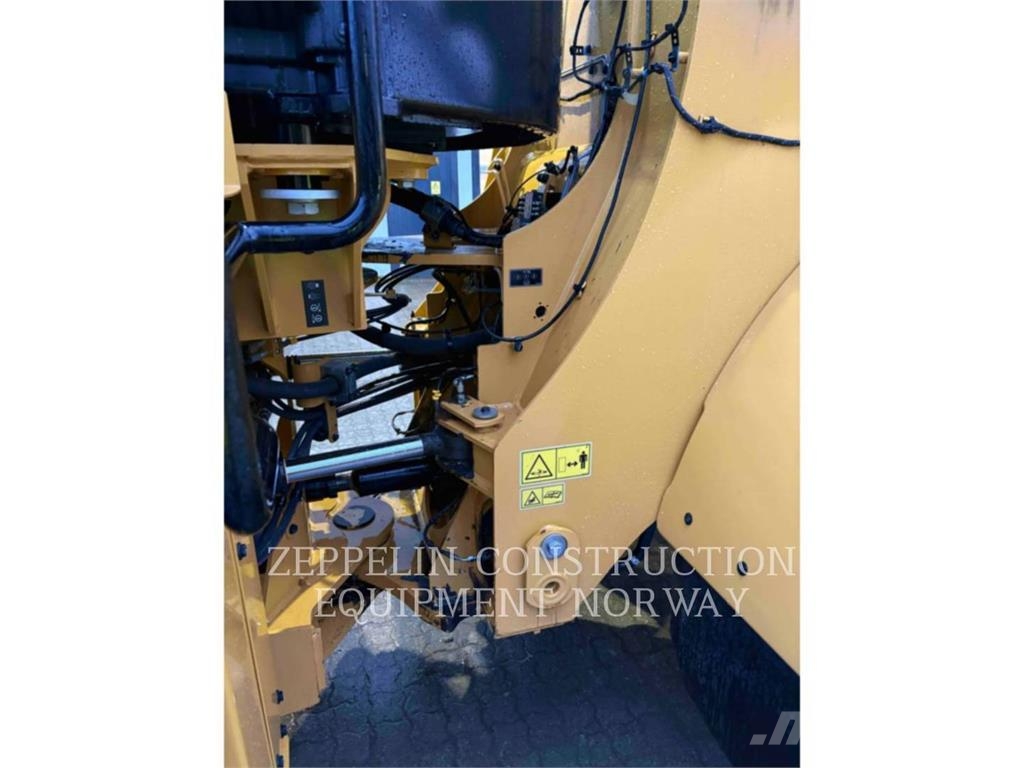 CAT 950-14 Iekrāvēji uz riteņiem