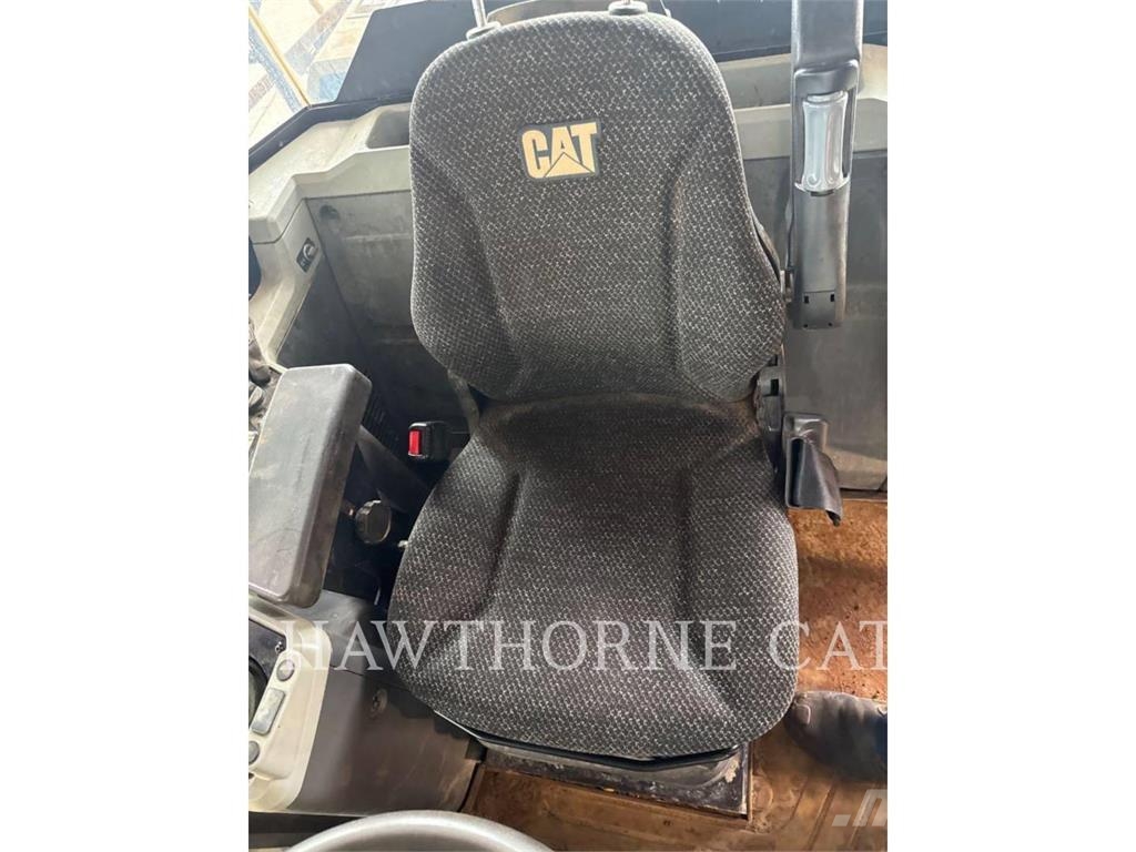 CAT 950GC Pale gommate
