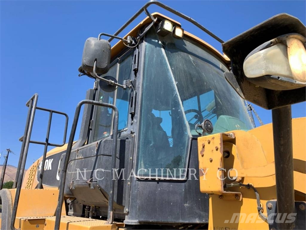 CAT 950K لوادر بعجل