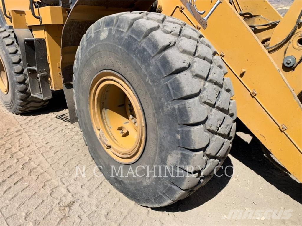 CAT 950K لوادر بعجل