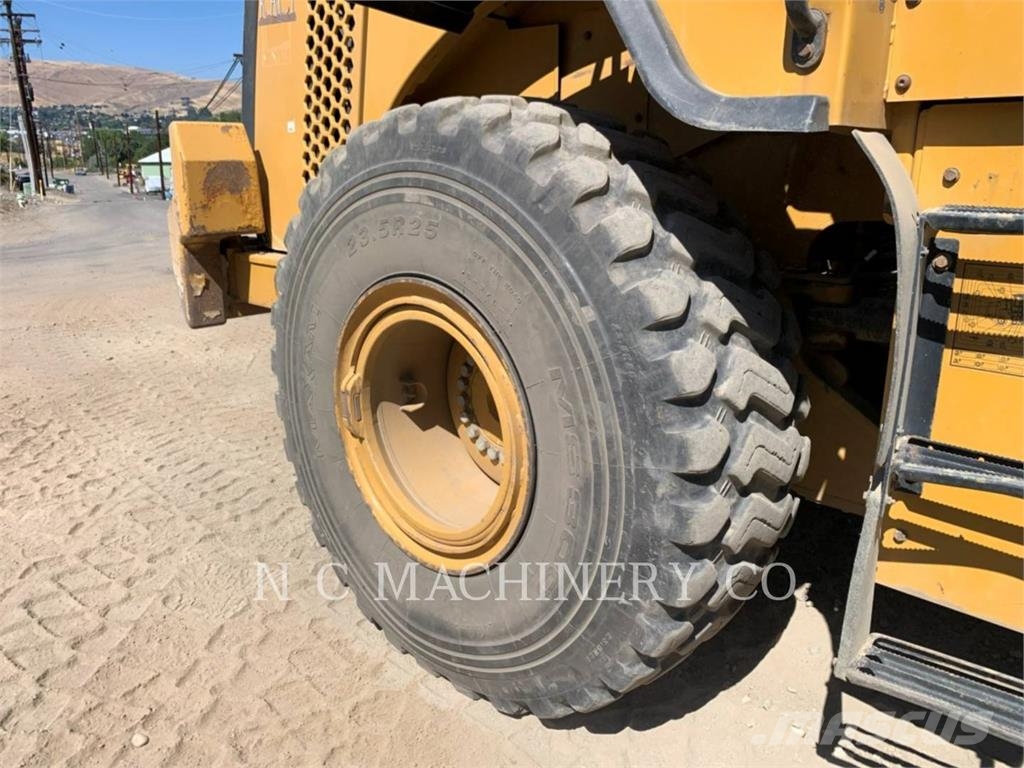 CAT 950K لوادر بعجل