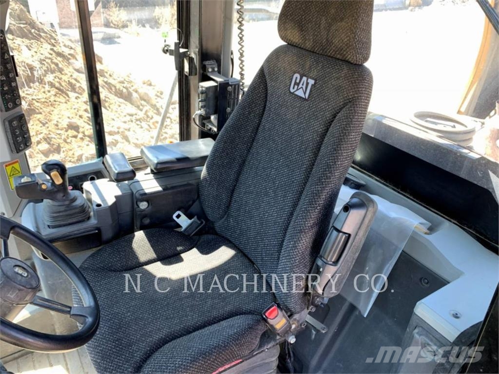 CAT 950K لوادر بعجل