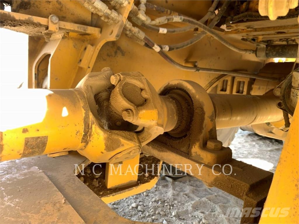 CAT 950K لوادر بعجل
