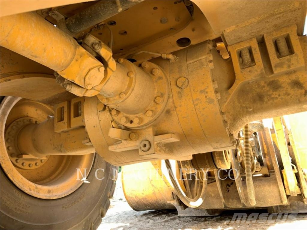 CAT 950K لوادر بعجل